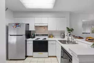 2236 N Cypress Bend Dr, Pompano Beach, FL 33069 - Photo 10