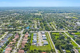 13044 Davie Oaks Dr, Davie, FL 33325 - Photo 4