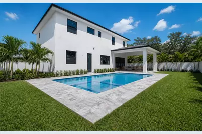 13044 Davie Oaks Drive, Davie, FL 33325 - Photo 2