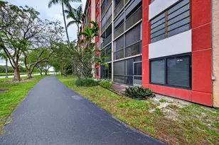 2200 S Cypress Bend Dr, Pompano Beach, FL 33069 - Photo 26