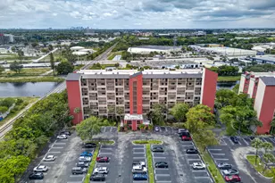 2200 S Cypress Bend Dr, Pompano Beach, FL 33069 - Photo 32