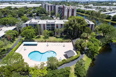 2200 S Cypress Bend Drive #101, Pompano Beach, FL 33069 - Photo 36