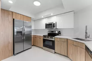 2425 Presidential Way, West Palm Beach, FL 33401 - Photo 4