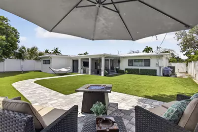 326 Alhambra Place, West Palm Beach, FL 33405 - Photo 2