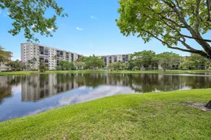 2205 S Cypress Bend Dr, Pompano Beach, FL 33069 - Photo 16
