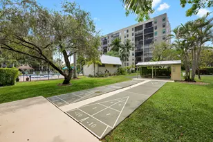 2205 S Cypress Bend Dr, Pompano Beach, FL 33069 - Photo 18