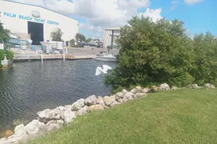 25 S Loafing St, Hypoluxo, FL 33462 - Photo 4