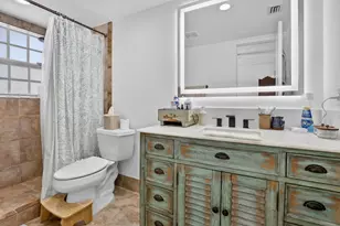 9101 Jacaranda Ln, Plantation, FL 33324 - Photo 18