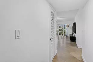 9101 Jacaranda Ln, Plantation, FL 33324 - Photo 4