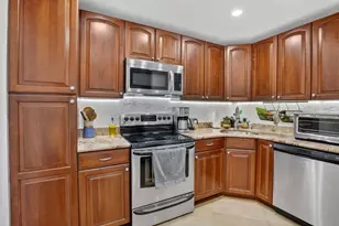 9101 Jacaranda Ln, Plantation, FL 33324 - Photo 12