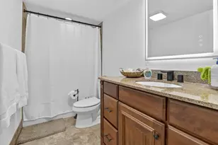 9101 Jacaranda Ln, Plantation, FL 33324 - Photo 22
