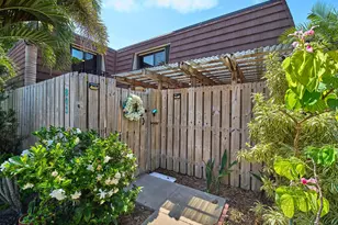 803 8th Ln, Palm Beach Gardens, FL 33418 - Photo 2