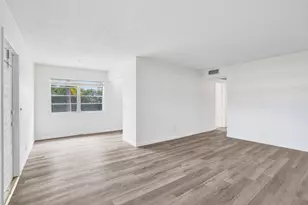 57 Dorset Dr, Boca Raton, FL 33434 - Photo 2