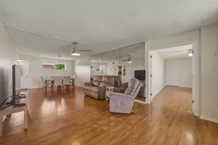 9720 S Hollybrook Lake Dr, Pembroke Pines, FL 33025 - Photo 10