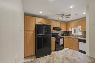 9720 S Hollybrook Lake Dr, Pembroke Pines, FL 33025 - Photo 2