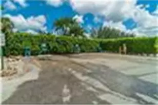 9720 S Hollybrook Lake Dr, Pembroke Pines, FL 33025 - Photo 56
