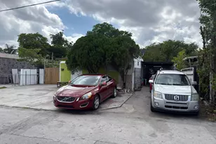 1320 SW 131st Pl, Miami, FL 33184 - Photo 2