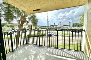 251 W Palm Cir W, Pembroke Pines, FL 33025 - Photo 8