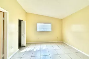 251 W Palm Cir W, Pembroke Pines, FL 33025 - Photo 4