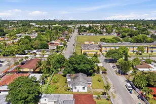 1129 NW 105th St, Miami, FL 33150 - Photo 22