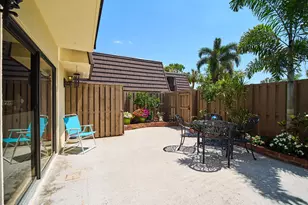 1120 11th Ct, Palm Beach Gardens, FL 33410 - Photo 4