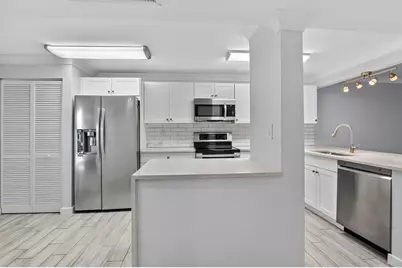 8 Royal Palm Way #203, Boca Raton, FL 33432 - Photo 2