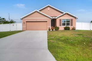 557 SW Columbus Dr, Port Saint Lucie, FL 34953 - Photo 1