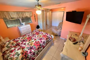 743 W 55th Pl, Hialeah, FL 33012 - Photo 8