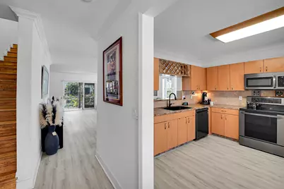 9499 NW 42nd Street, Sunrise, FL 33351 - Photo 6