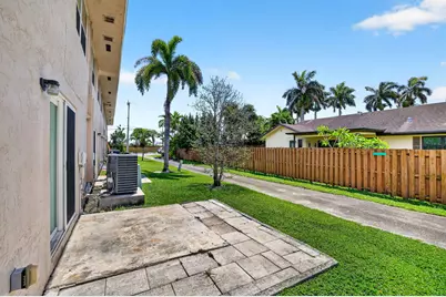 323 Gulfstream Road, Dania Beach, FL 33004 - Photo 18