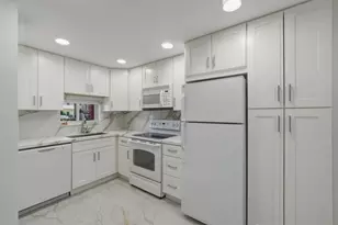 371 S Hollybrook Dr, Pembroke Pines, FL 33025 - Photo 1