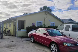 803 SE Tarpon Ave SE, Stuart, FL 34994 - Photo 1
