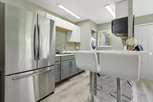 545 Trace Cir, Deerfield Beach, FL 33441 - Photo 2