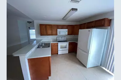 618 NE 1st Street #B, Boynton Beach, FL 33435 - Photo 2
