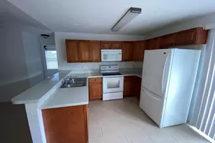 618 NE 1st St, Boynton Beach, FL 33435 - Photo 2