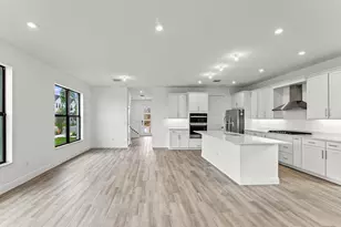911 SW Newfield Ave, Palm City, FL 34990 - Photo 4