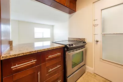 2555 NE 11th Street #302, Fort Lauderdale, FL 33304 - Photo 6