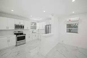 332 NW 97th St, Miami, FL 33150 - Photo 4