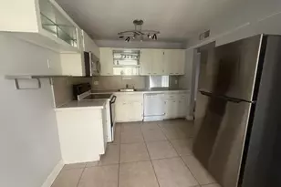 877 NE 195th St, Miami, FL 33179 - Photo 26