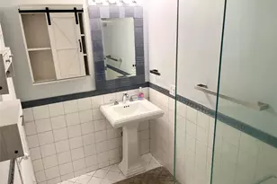 877 NE 195th St, Miami, FL 33179 - Photo 30