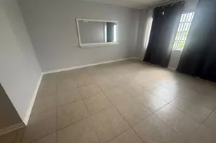 877 NE 195th St, Miami, FL 33179 - Photo 18