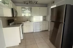877 NE 195th St, Miami, FL 33179 - Photo 24