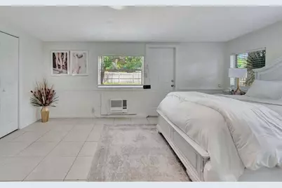 327 SE 3rd Avenue, Delray Beach, FL 33483 - Photo 14