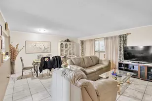 711 Lori Dr, Palm Springs, FL 33461 - Photo 4