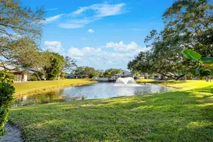 913 Club Dr, Palm Beach Gardens, FL 33418 - Photo 32