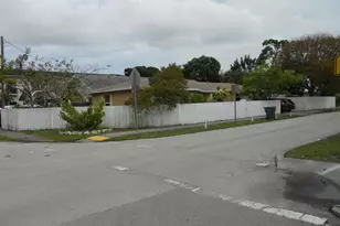 3290 NE 10th Ave, Oakland Park, FL 33334 - Photo 2