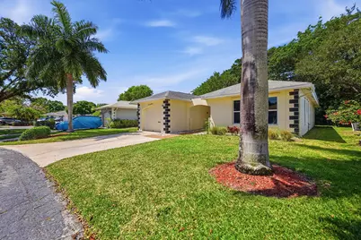 321 Del Rio Boulevard, Boca Raton, FL 33432 - Photo 2