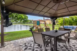556 Cresta Cir, West Palm Beach, FL 33413 - Photo 10