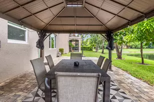 556 Cresta Cir, West Palm Beach, FL 33413 - Photo 14