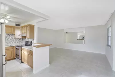 136 Somerset G, West Palm Beach, FL 33417 - Photo 6